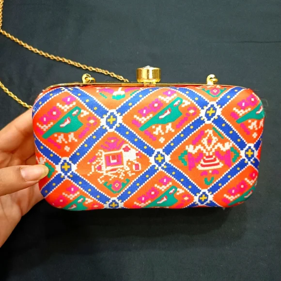 Traditional clutch/sling - Picture 1 of 7